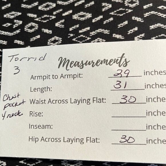 Torrid Black & White Print Button Front Blouse with Front Pockets- Size 3 -22/24 - Picture 10 of 10